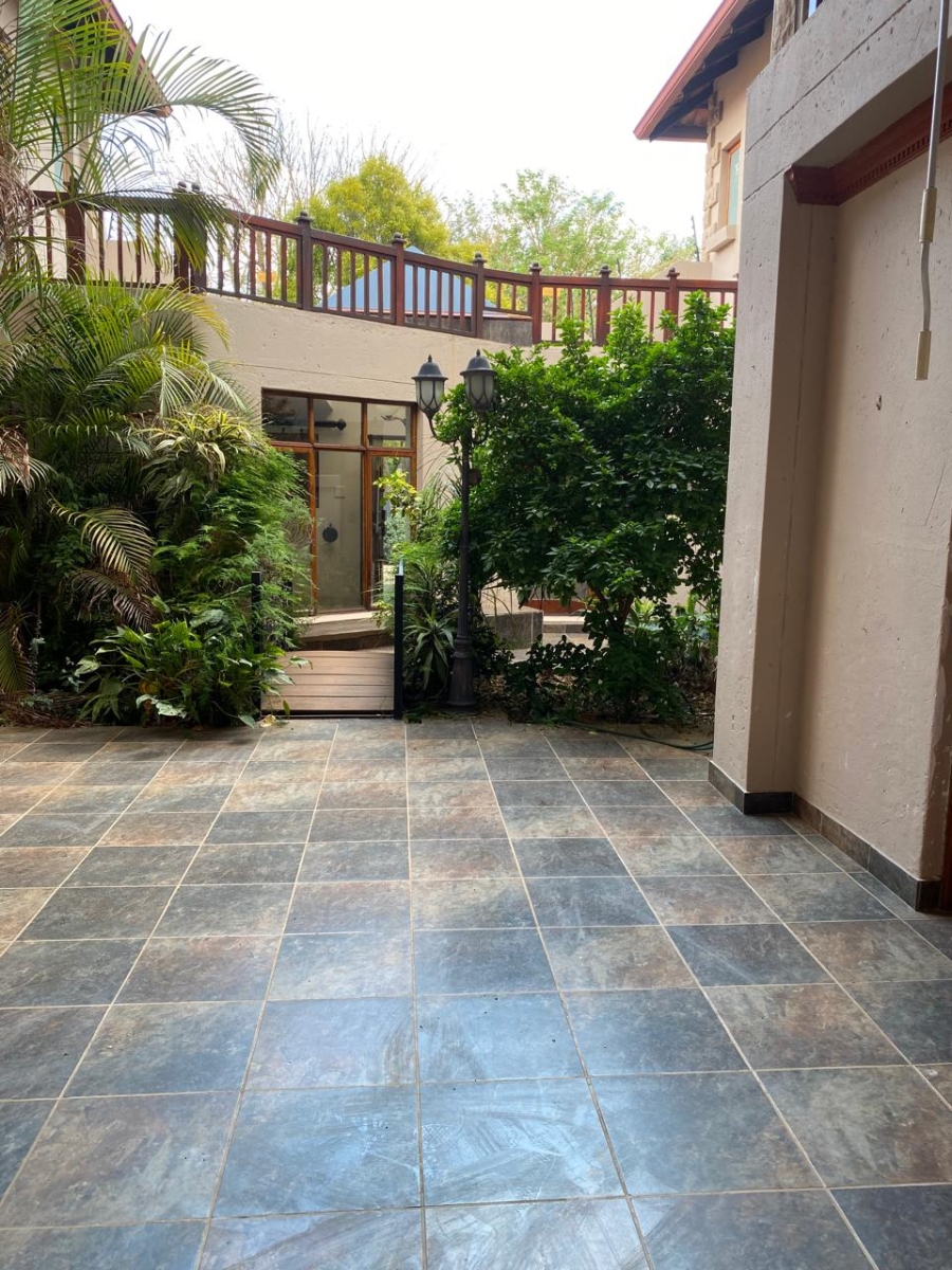 5 Bedroom Property for Sale in Birdwood Estate North West